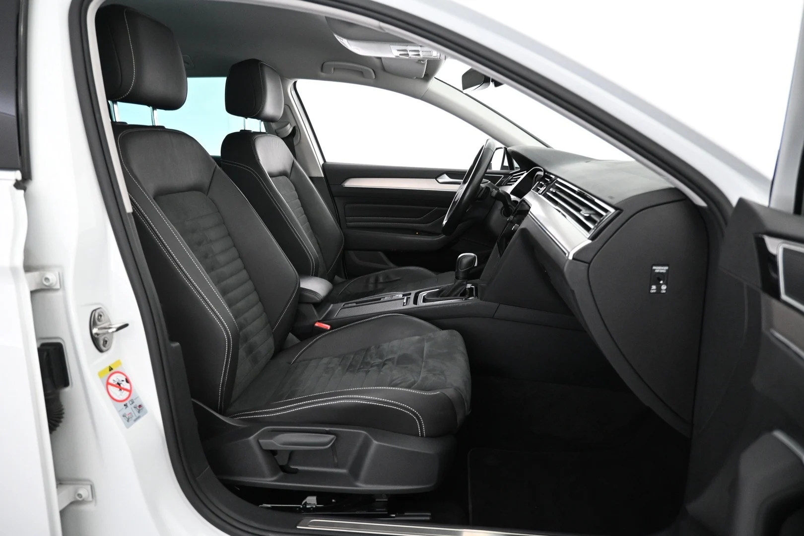 Car Image - 7qKM8SmkIEpFWAbqzRMux7