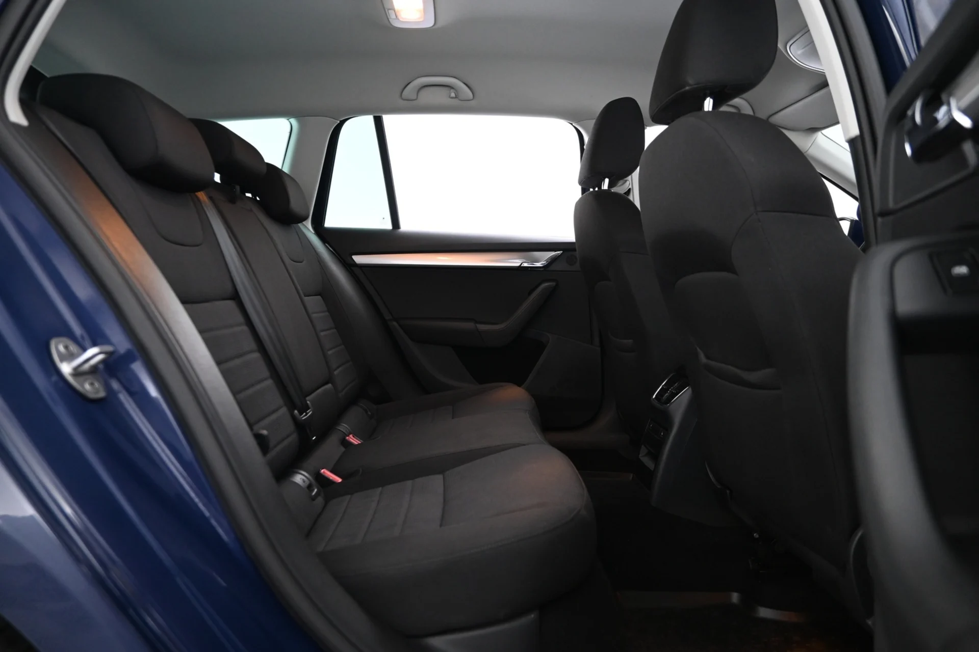 Car Image - 3xb2r0DNTAVQ2aTAB0mkCf