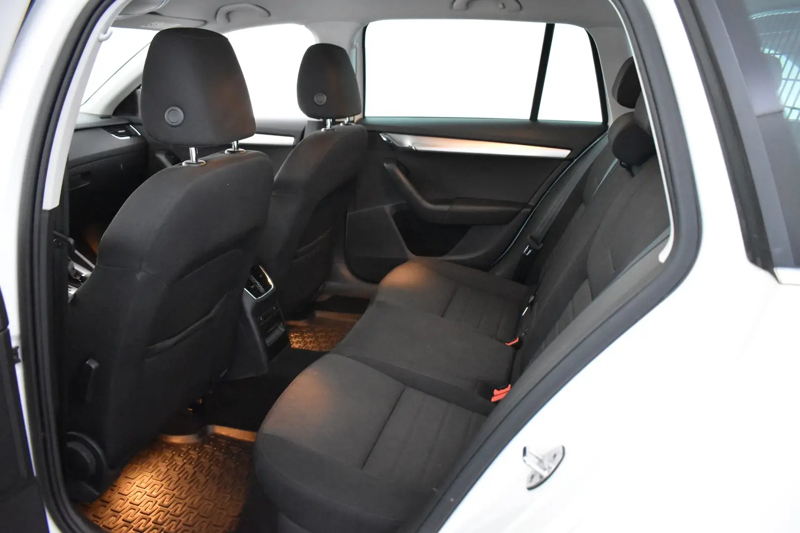 Car Image - 16l94U2oEwTNfx0UoTmARB