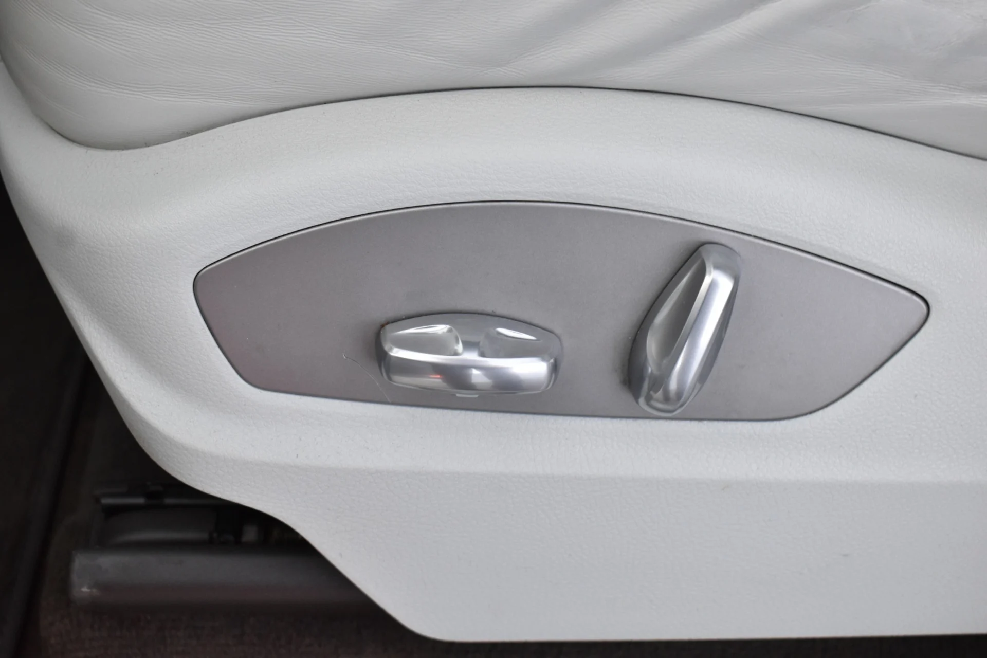 Car Image - 2bwZcDxeulxozHRIsW7MLT