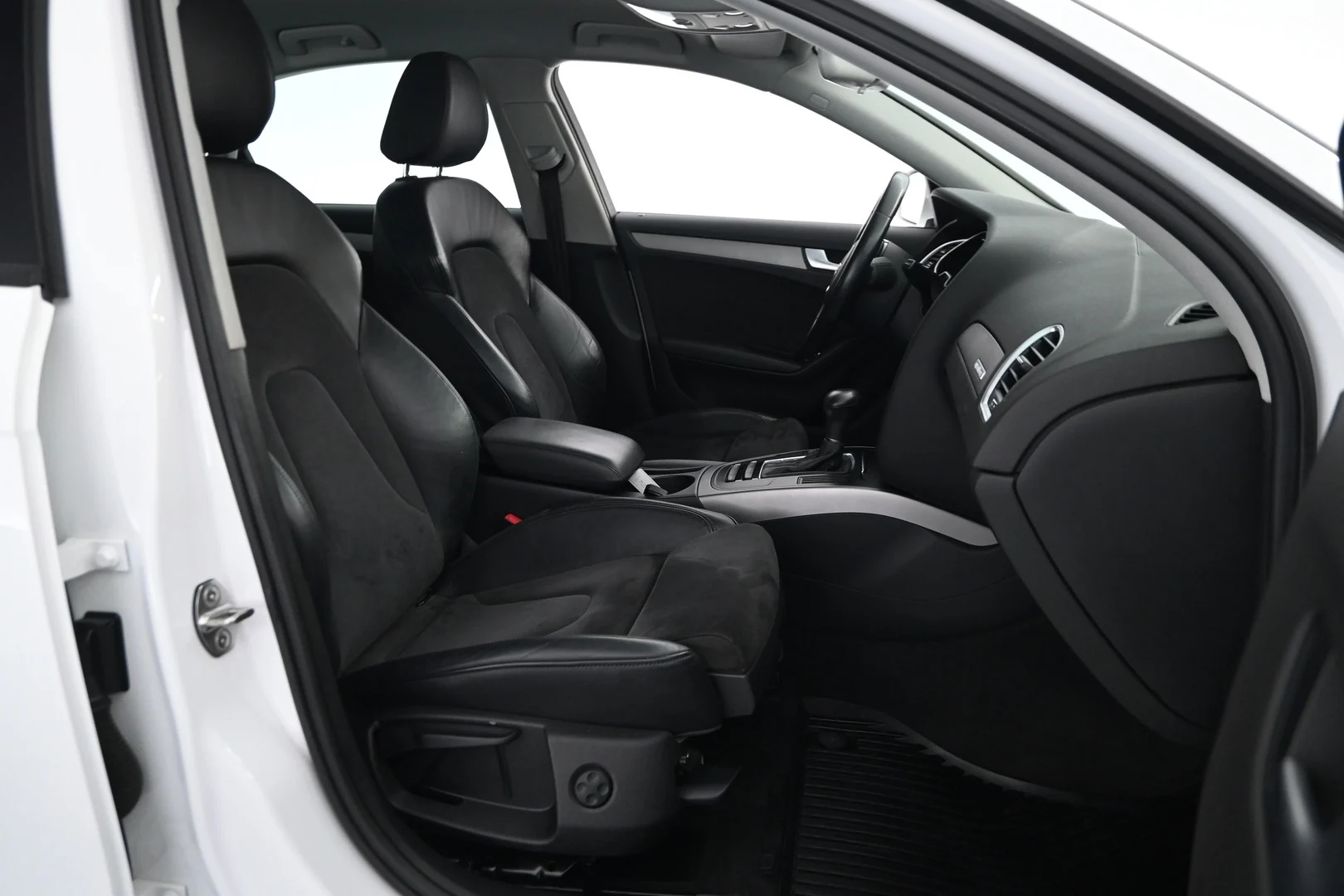 Car Image - 2Sz2aKaastegazrgModa4B