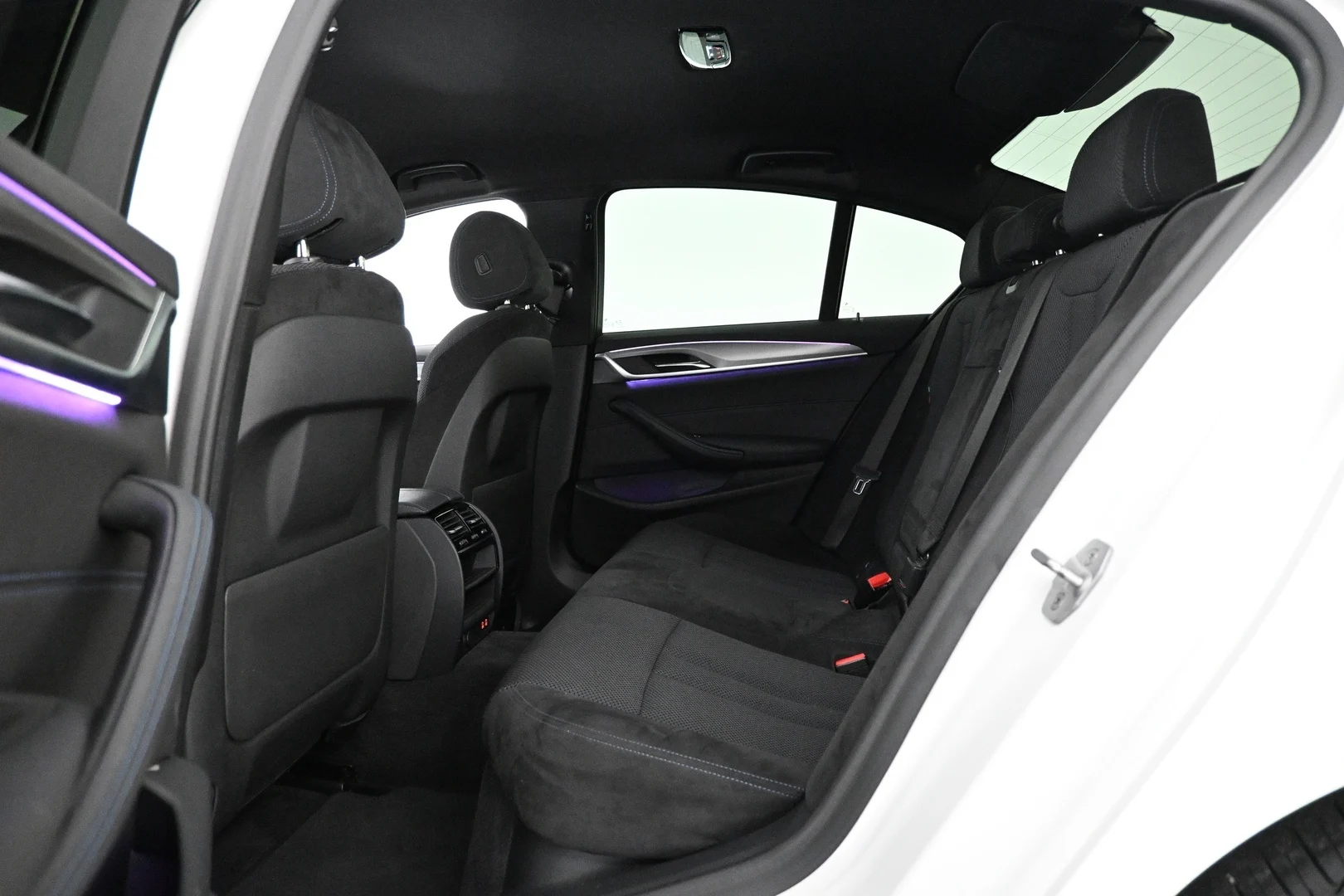 Car Image - w4ZiJsOQSSAexWxGYlANh