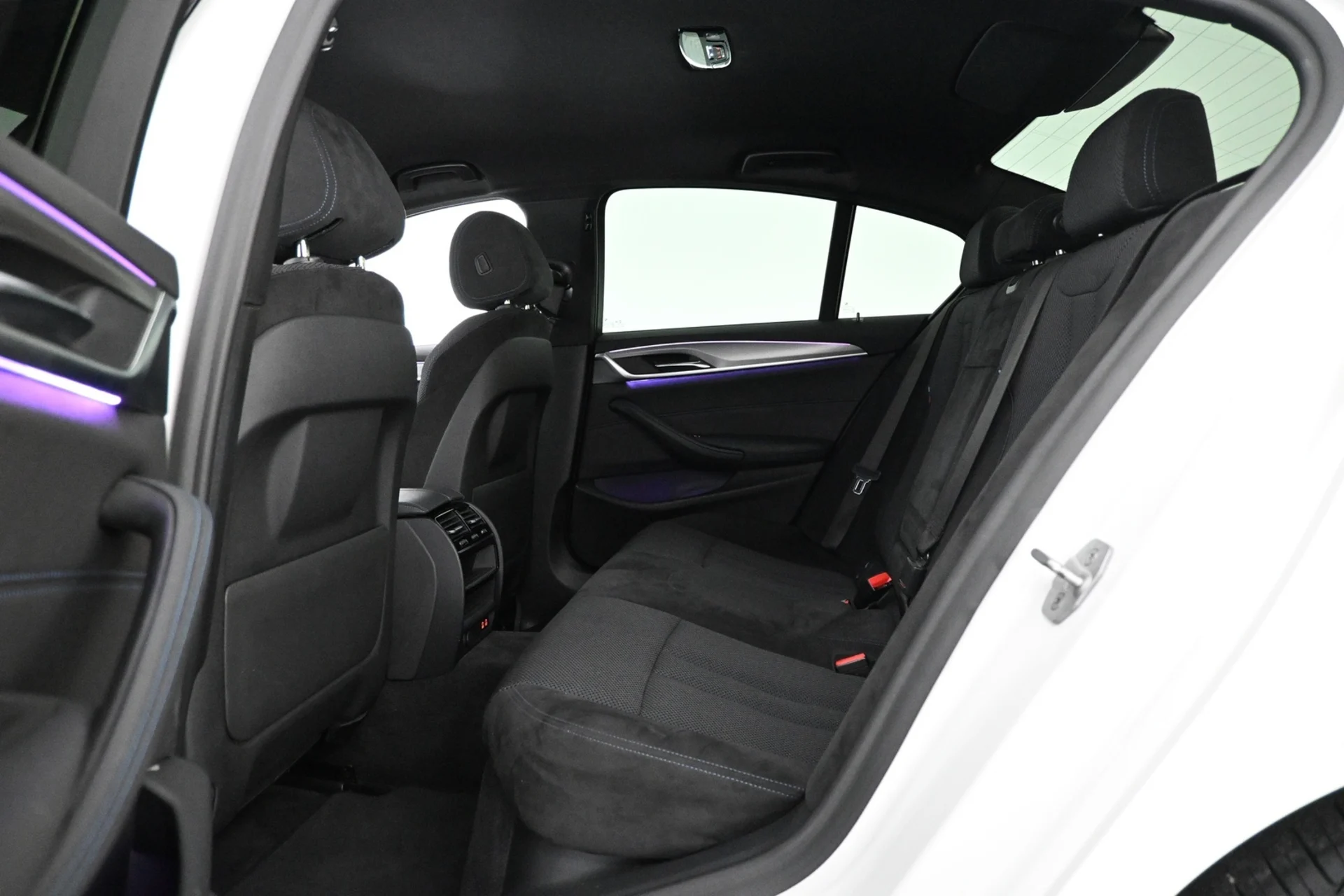 Car Image - w4ZiJsOQSSAexWxGYlANh