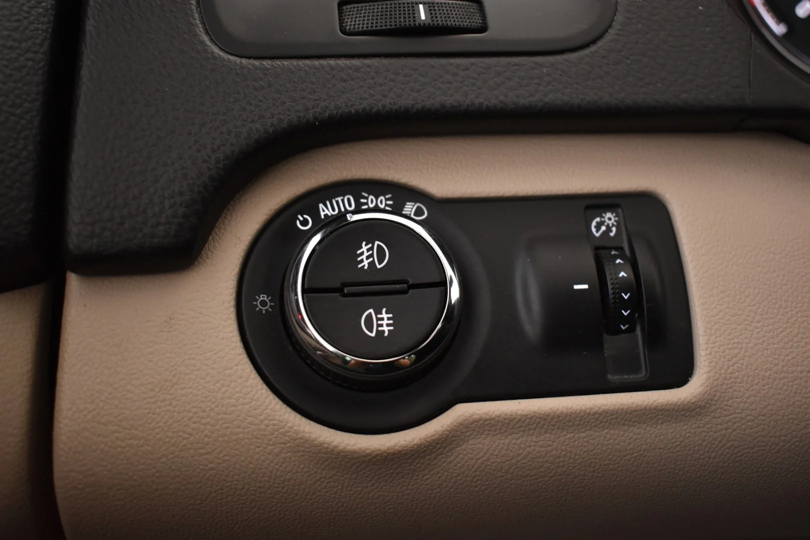 Car Image - 1OeKQNtvVNO9eslCR1L5JV