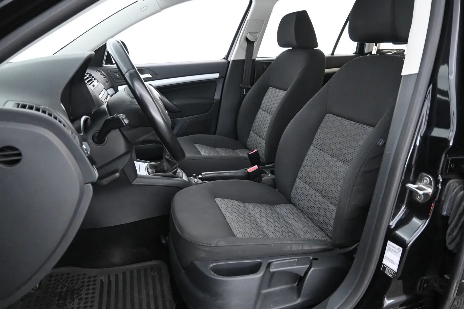 Car Image - 2cEgaUPCruh46155usxcNV