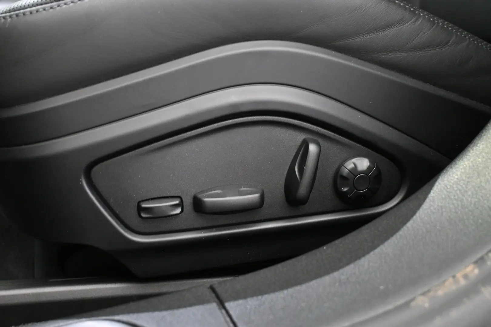 Car Image - 6tqKy0S5IRDZYECjJr0mW9