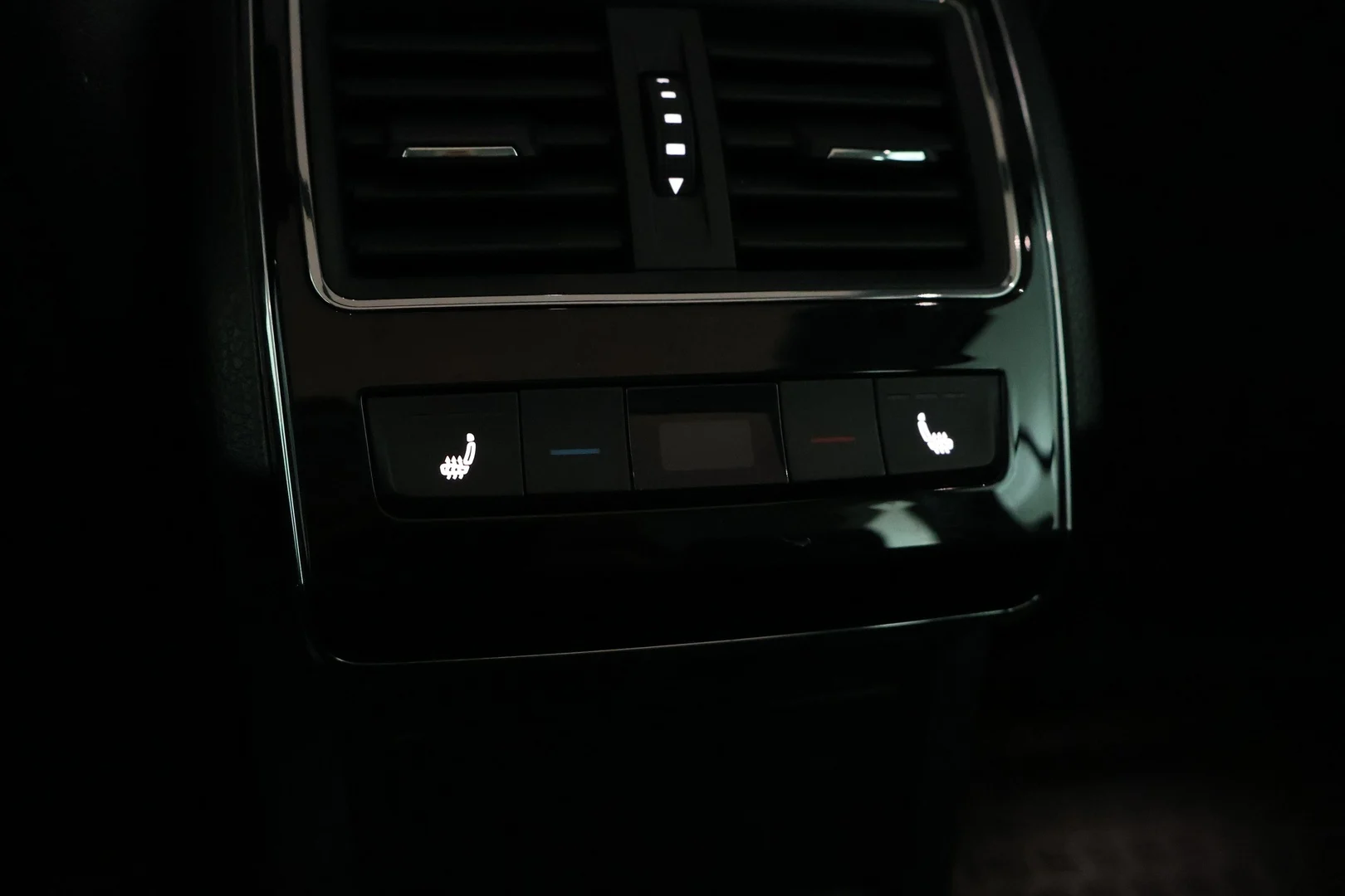 Car Image - 3jvgWB9oJIciJd3k8razAS
