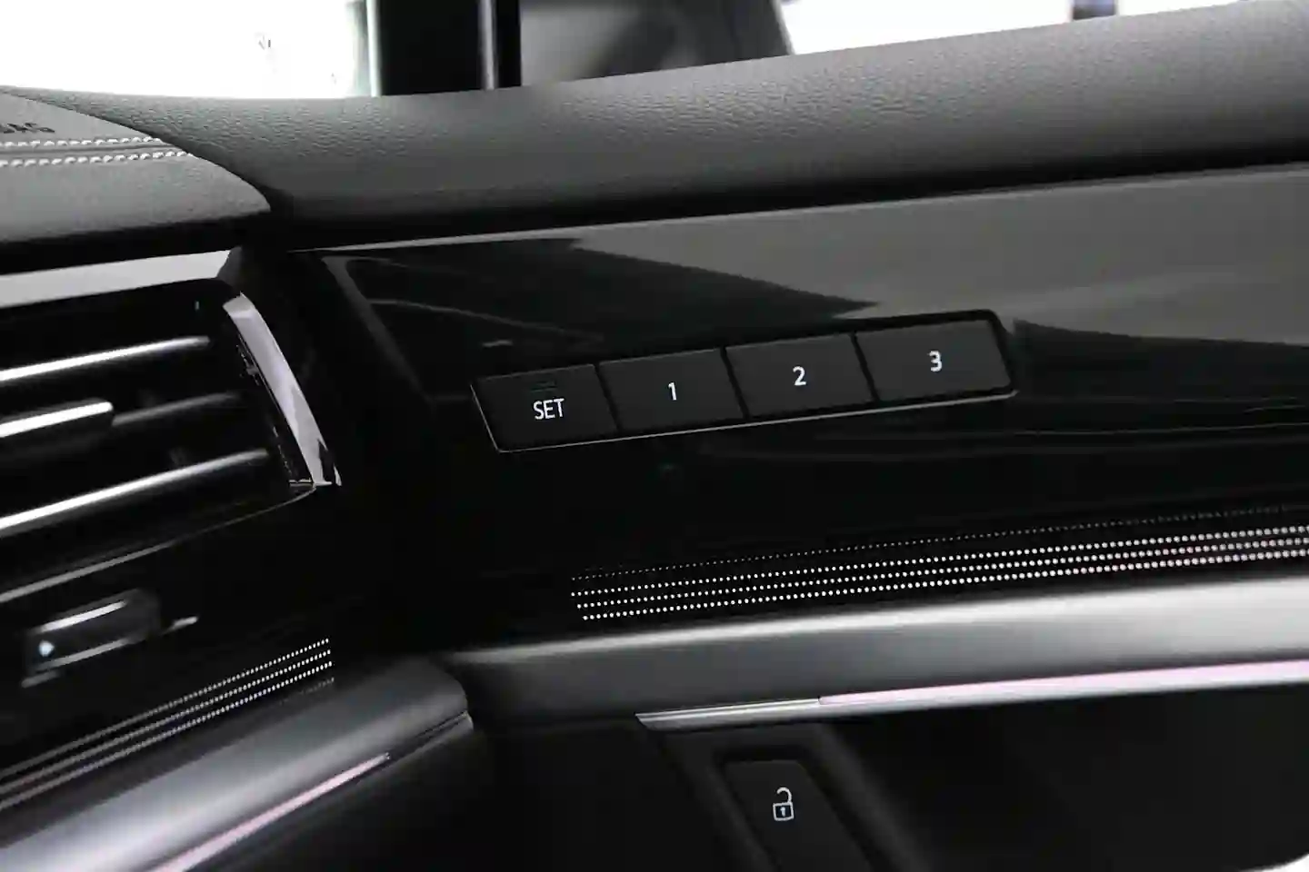 Car Image - 34GHuz6izc45g62k3u0Gqs