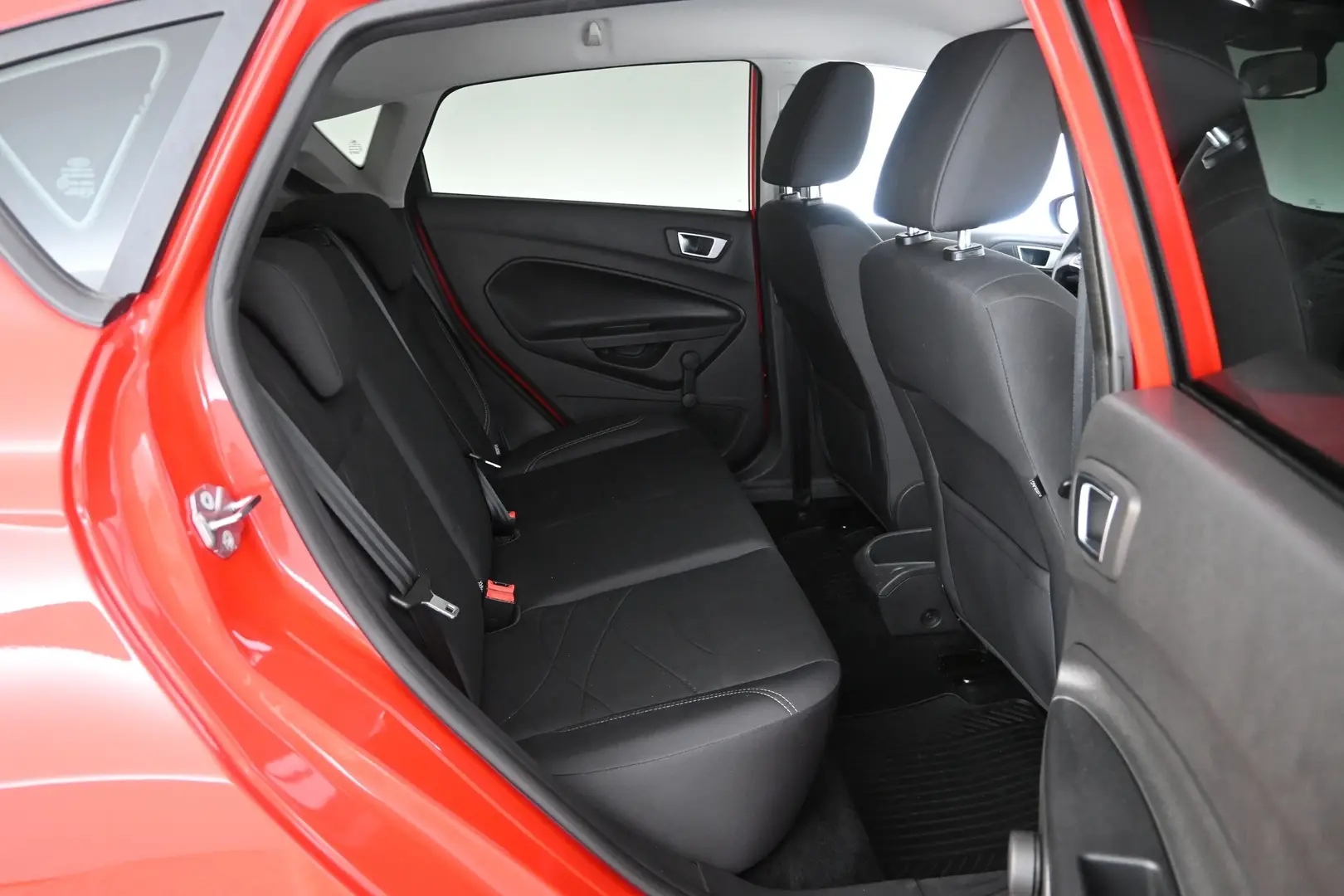 Car Image - 2010BCGeybzqKZFQK4cAA4