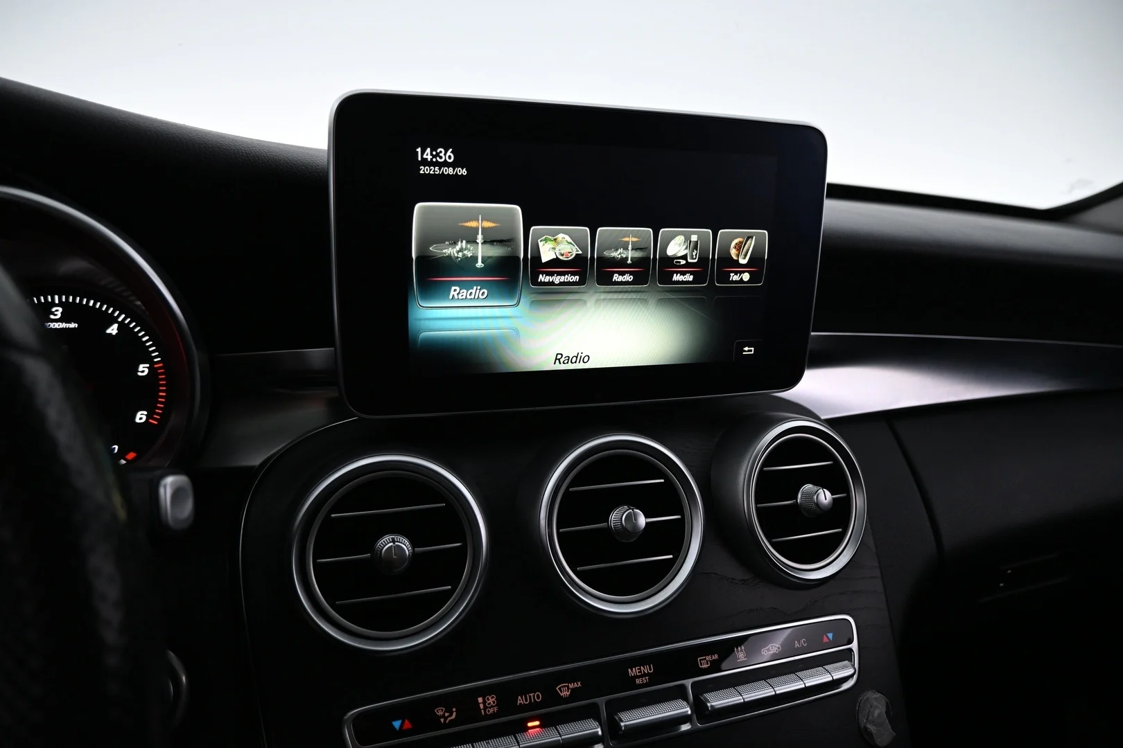 Car Image - 2kEhJ5WQv4aHlnbVle5uL4