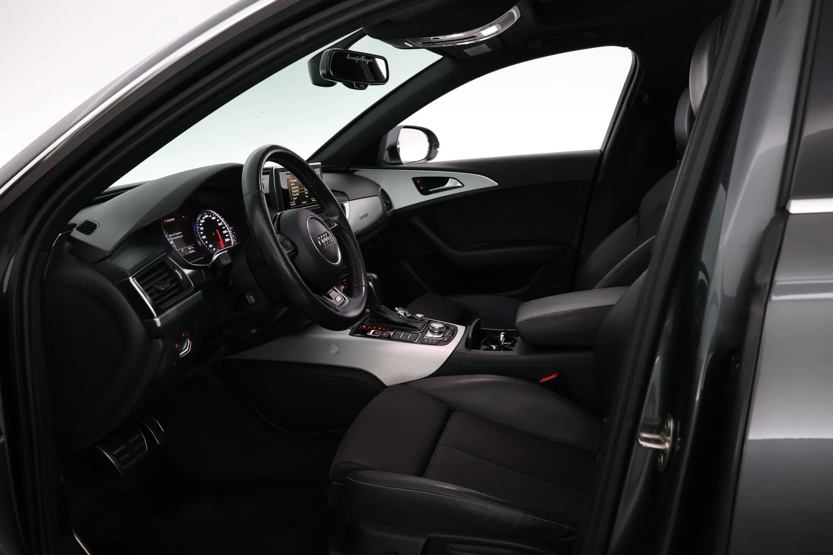 Car Image - 4g5RvvS0yArUidwMJcTJP6