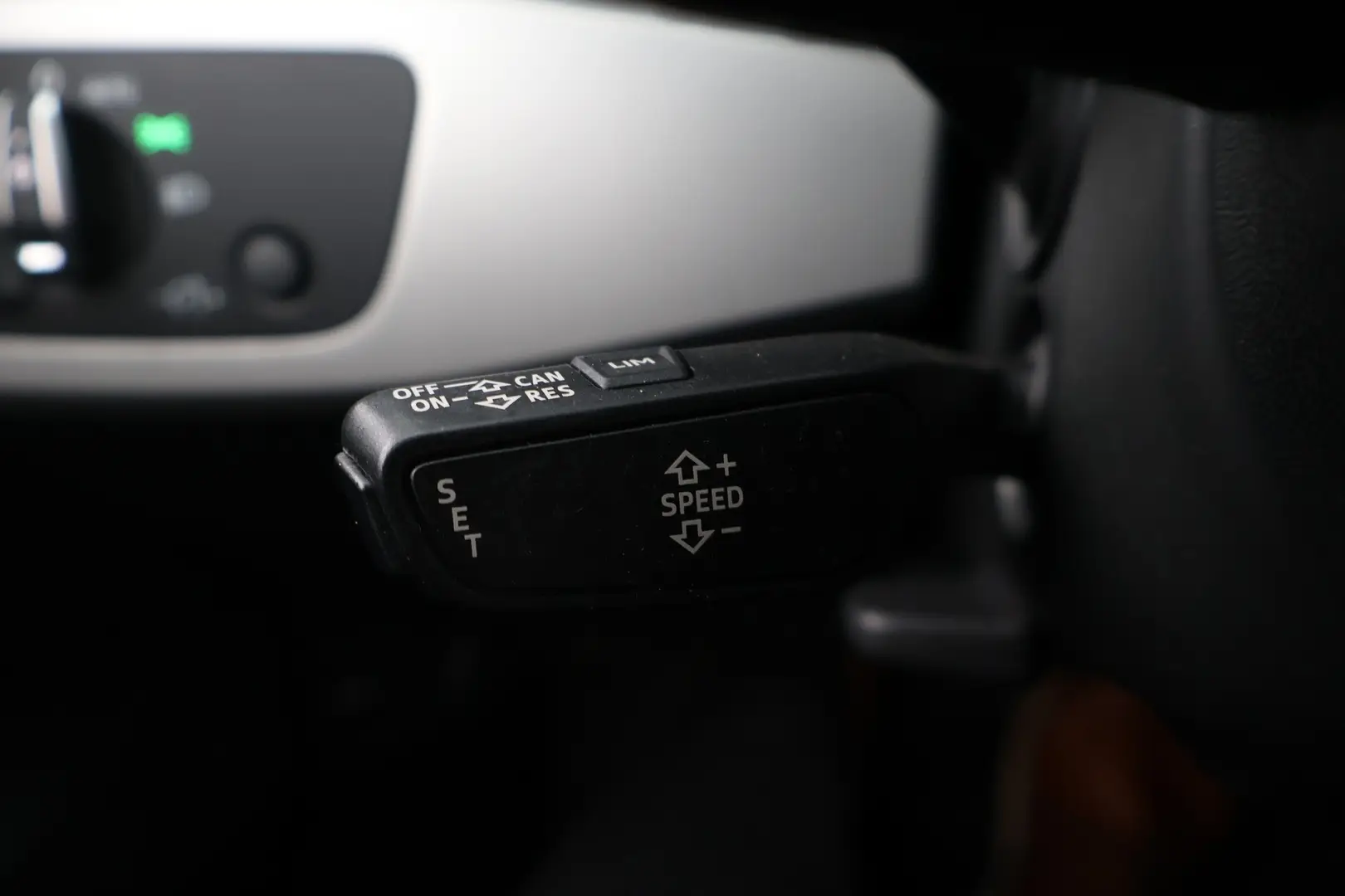 Car Image - 59IUNpT3FCXMvdSlFwkR7u