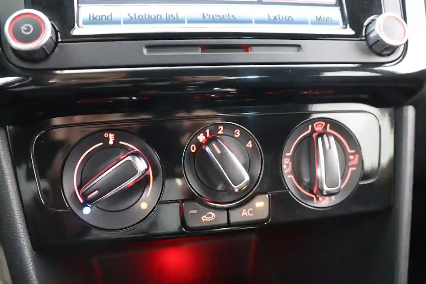 Car Image - 1INloYbLHl3CBi4khHE8AN