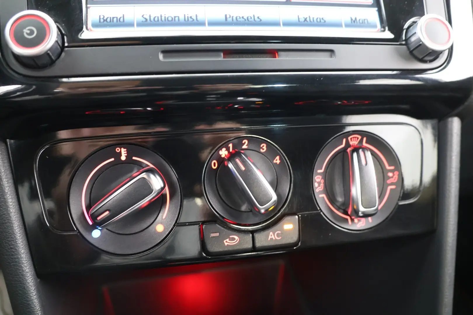 Car Image - 1INloYbLHl3CBi4khHE8AN