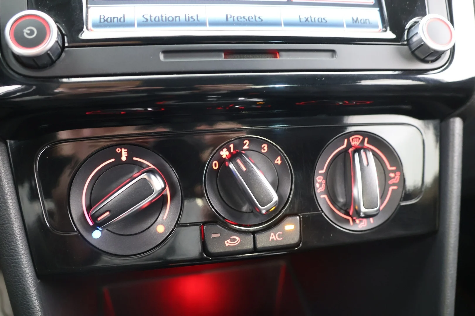 Car Image - 1INloYbLHl3CBi4khHE8AN