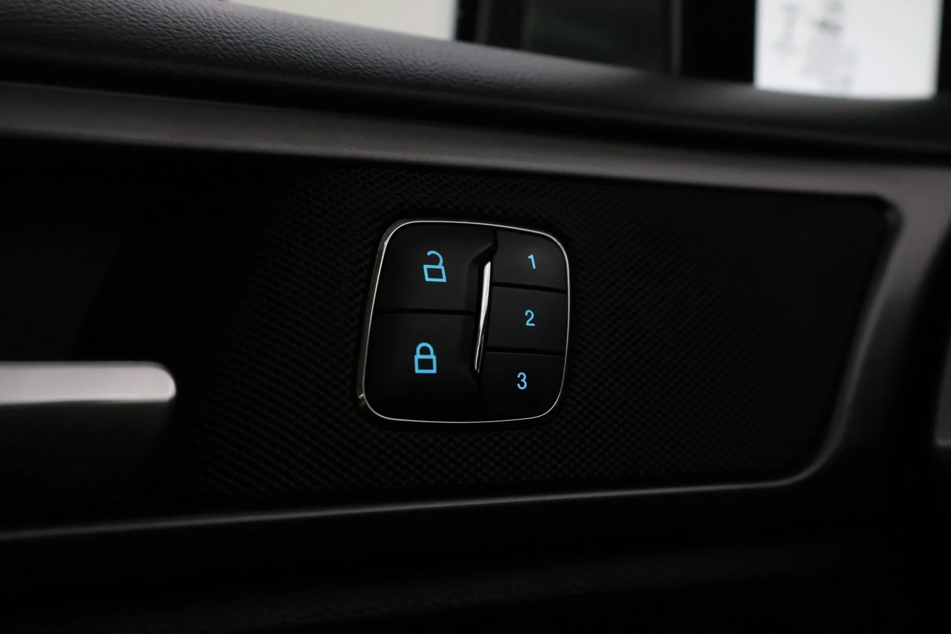 Car Image - 7N1pXBzQpxFQqH6l87Kkp2