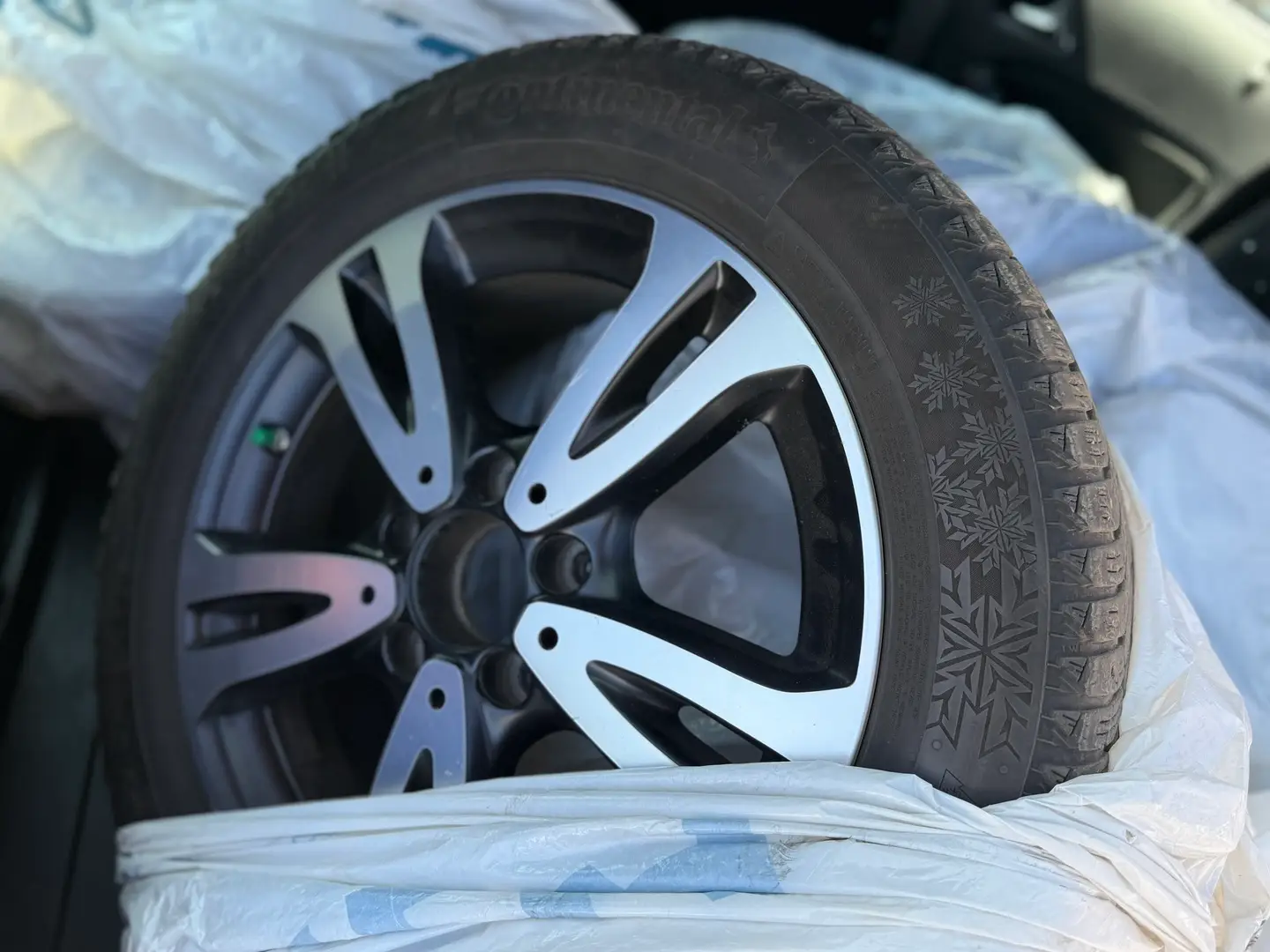 Car Image - 76az3h12EEdLlUJcjmnWOs