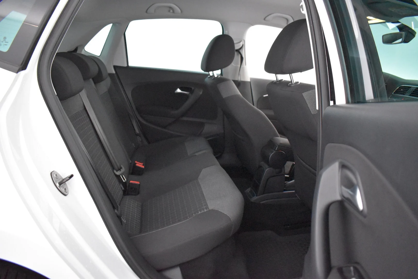 Car Image - 6nXE87nva1b5gO9YUdPaUN