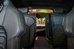 Lue millainen on hyvä auto perheelle. Turvallisuus, auton koko ja luotettavuus määrittävät, millainen auto sopii parhaiten tarpeisiisi.