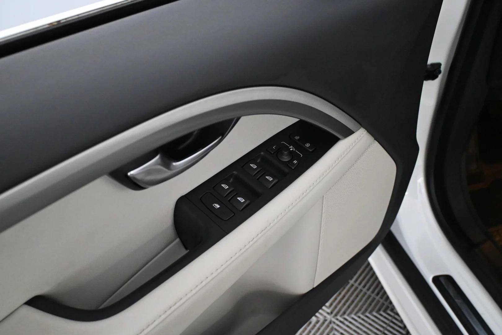 Car Image - 4fQVX2brnuIBtXzBsG8Gg4