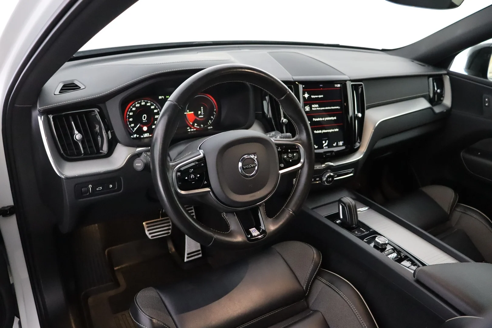 Car Image - AVsrydKDwcewLkVky9puJ