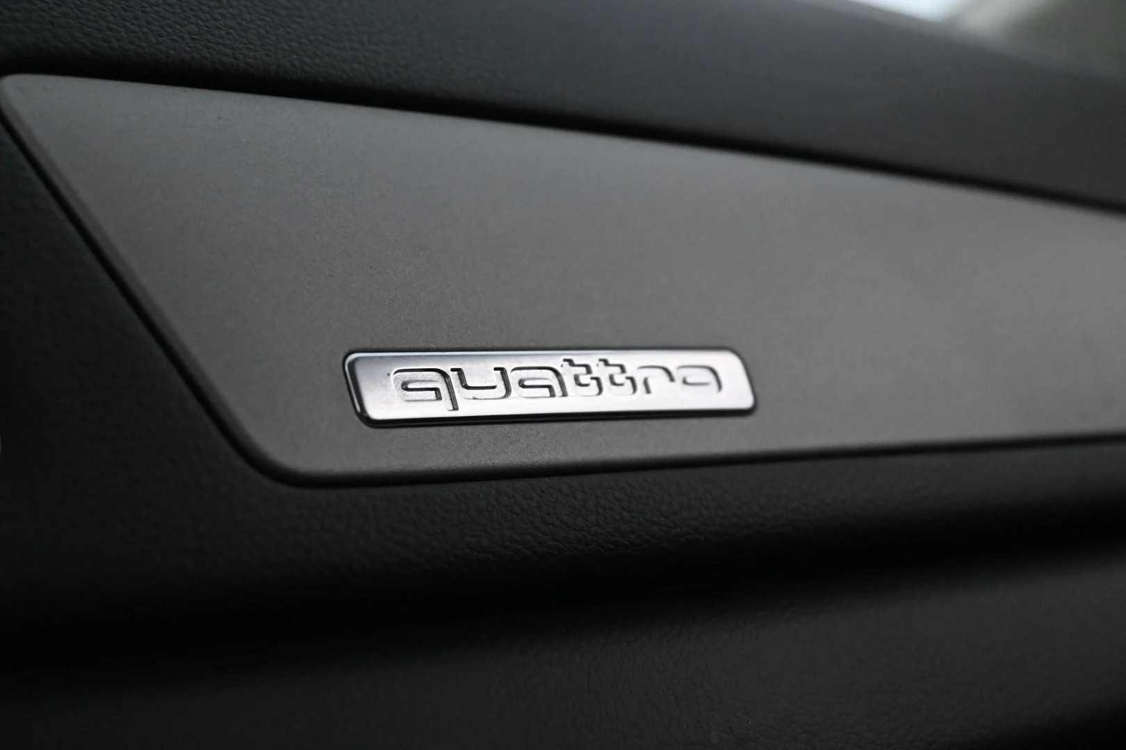 Car Image - 2d5E62loBz8VlGDLG6Rl8F