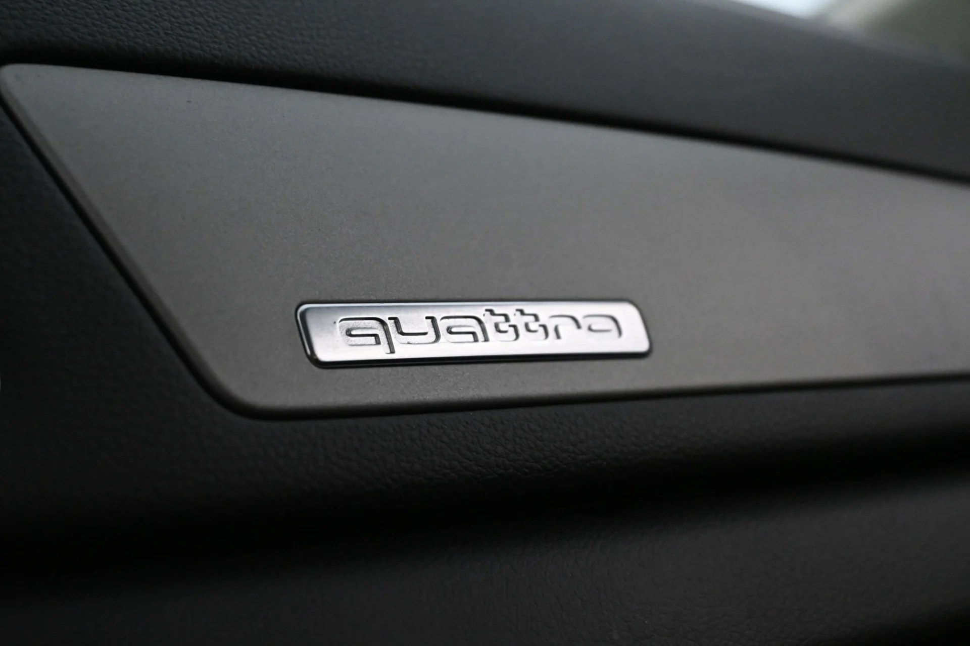 Car Image - 2d5E62loBz8VlGDLG6Rl8F