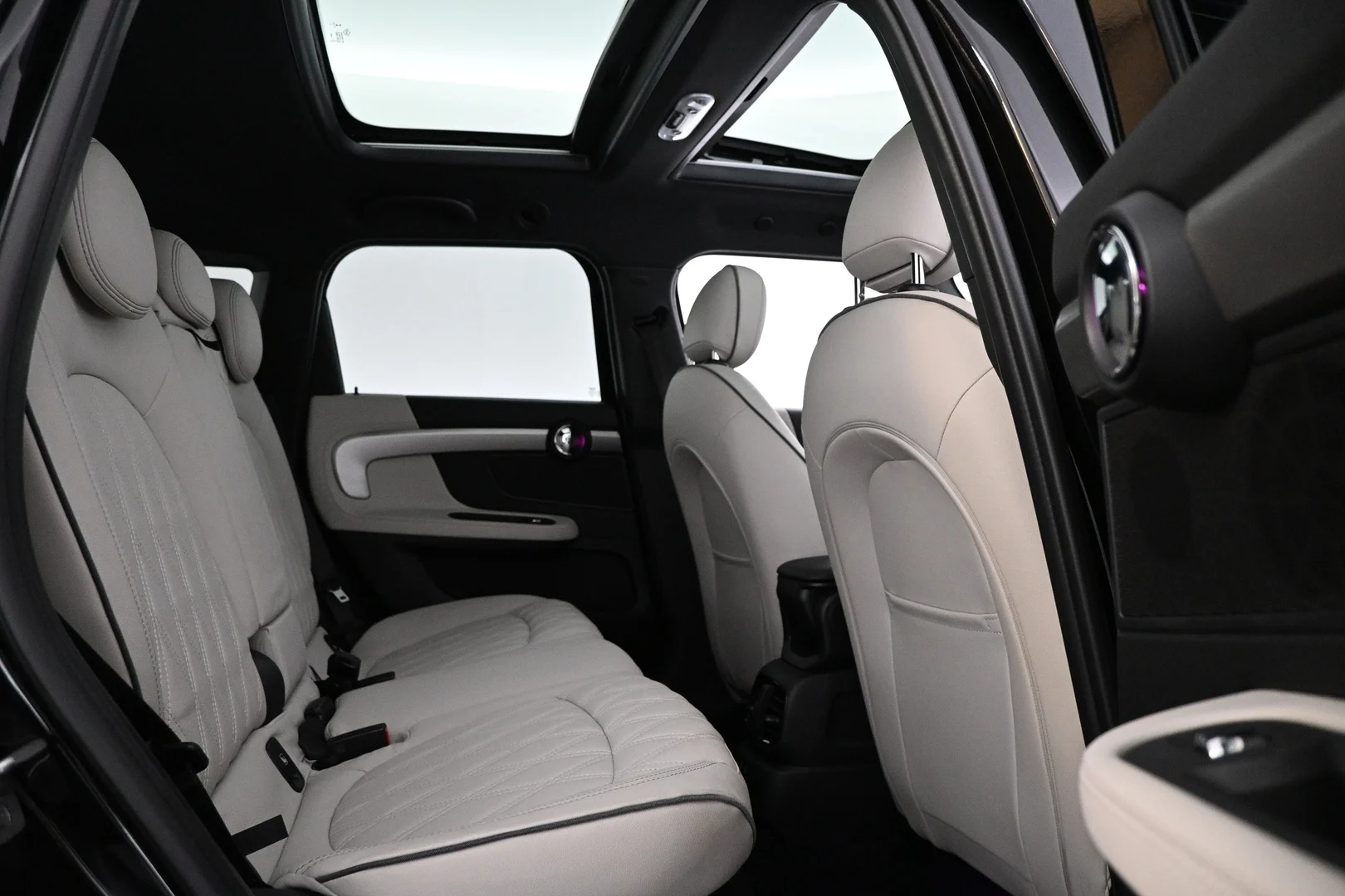Car Image - 1FiEdqKWY70lTnM3KeRi84