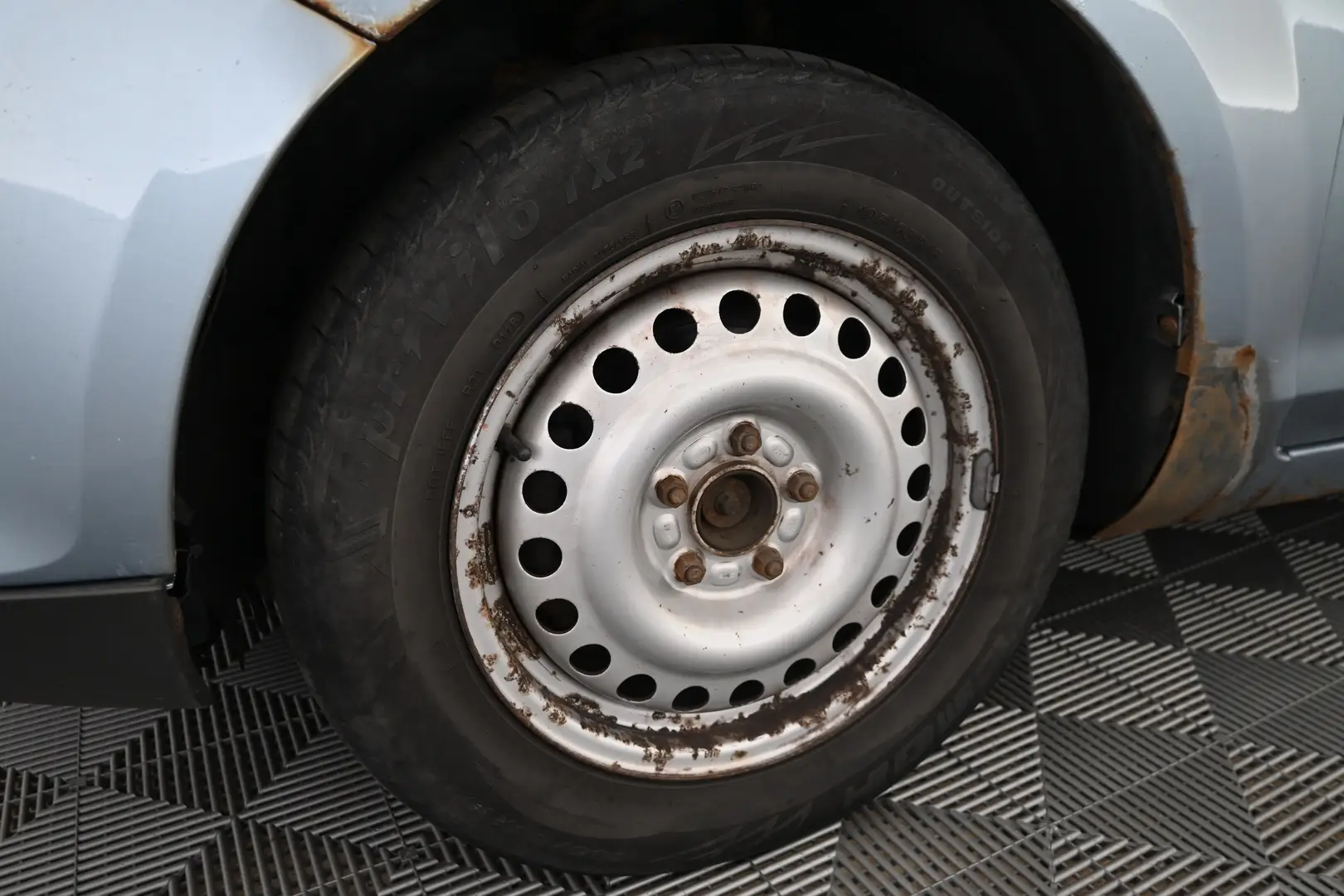 Car Image - 4c05UbMExPlSL332rROsWl