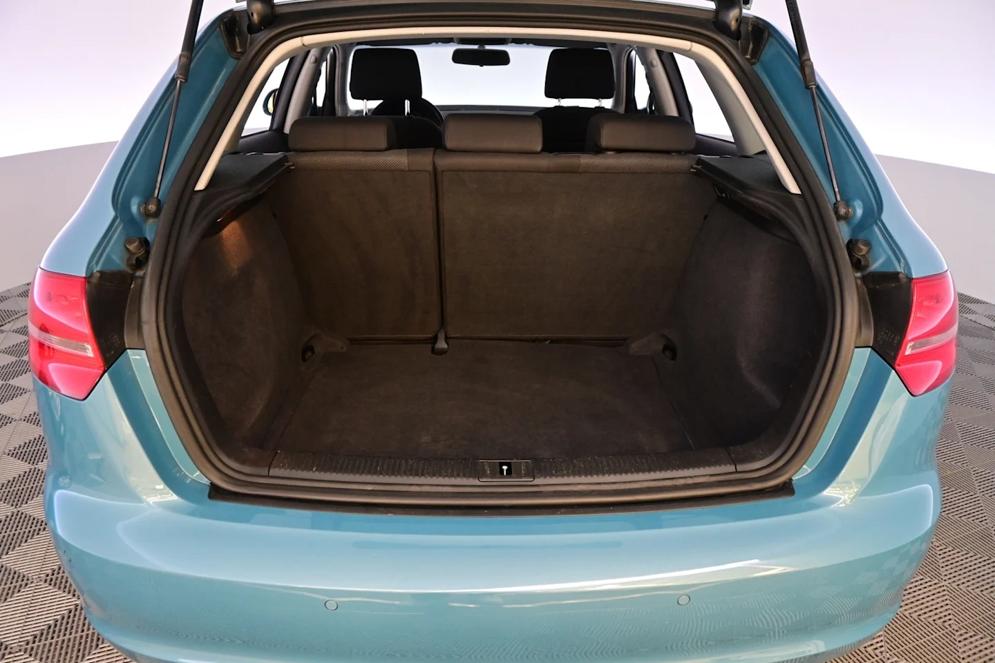 Car Image - VQ3z0uBnpzvLSPAok9RPf