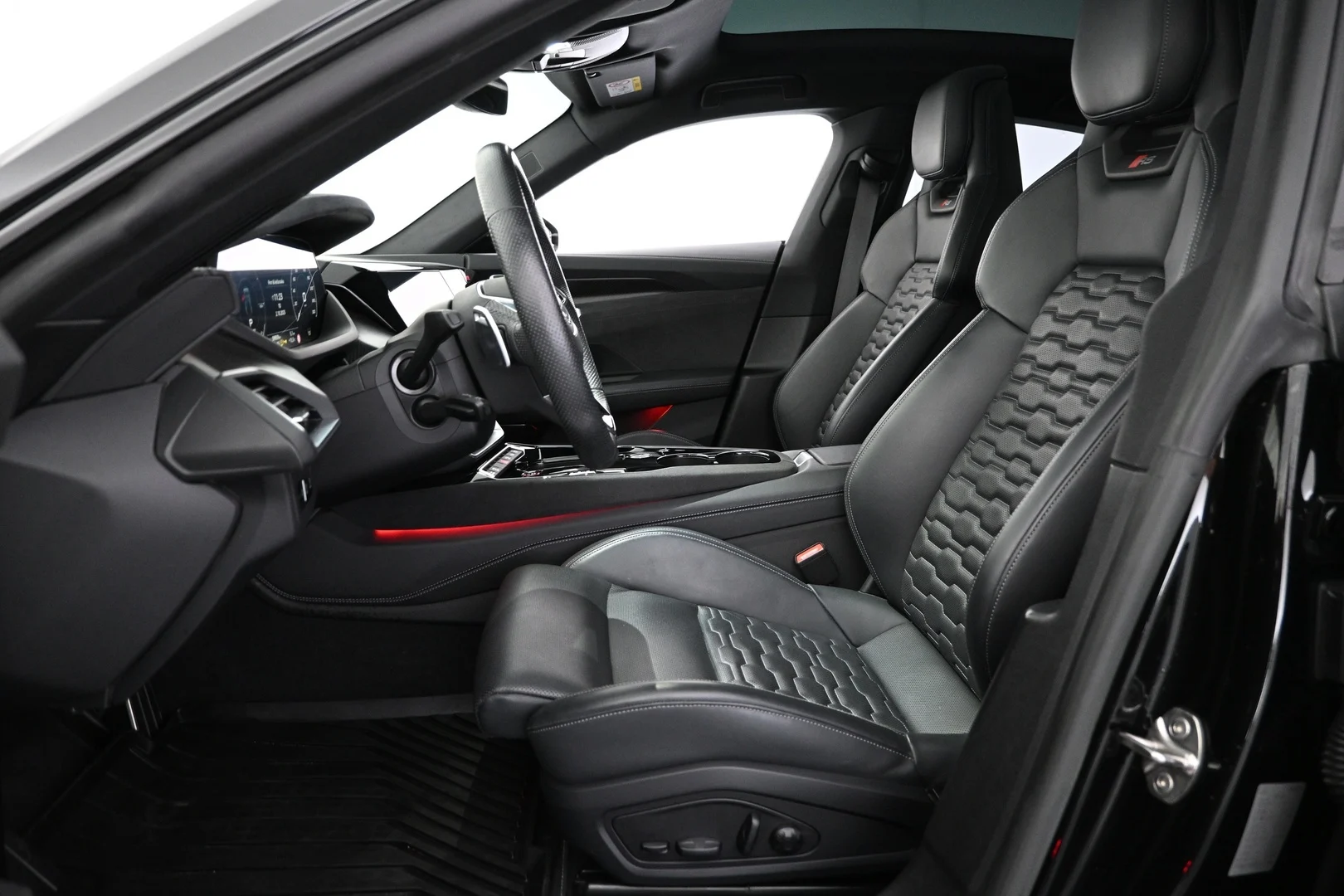 Car Image - 6TfXO8s23ZOYQD9TsxPM8V