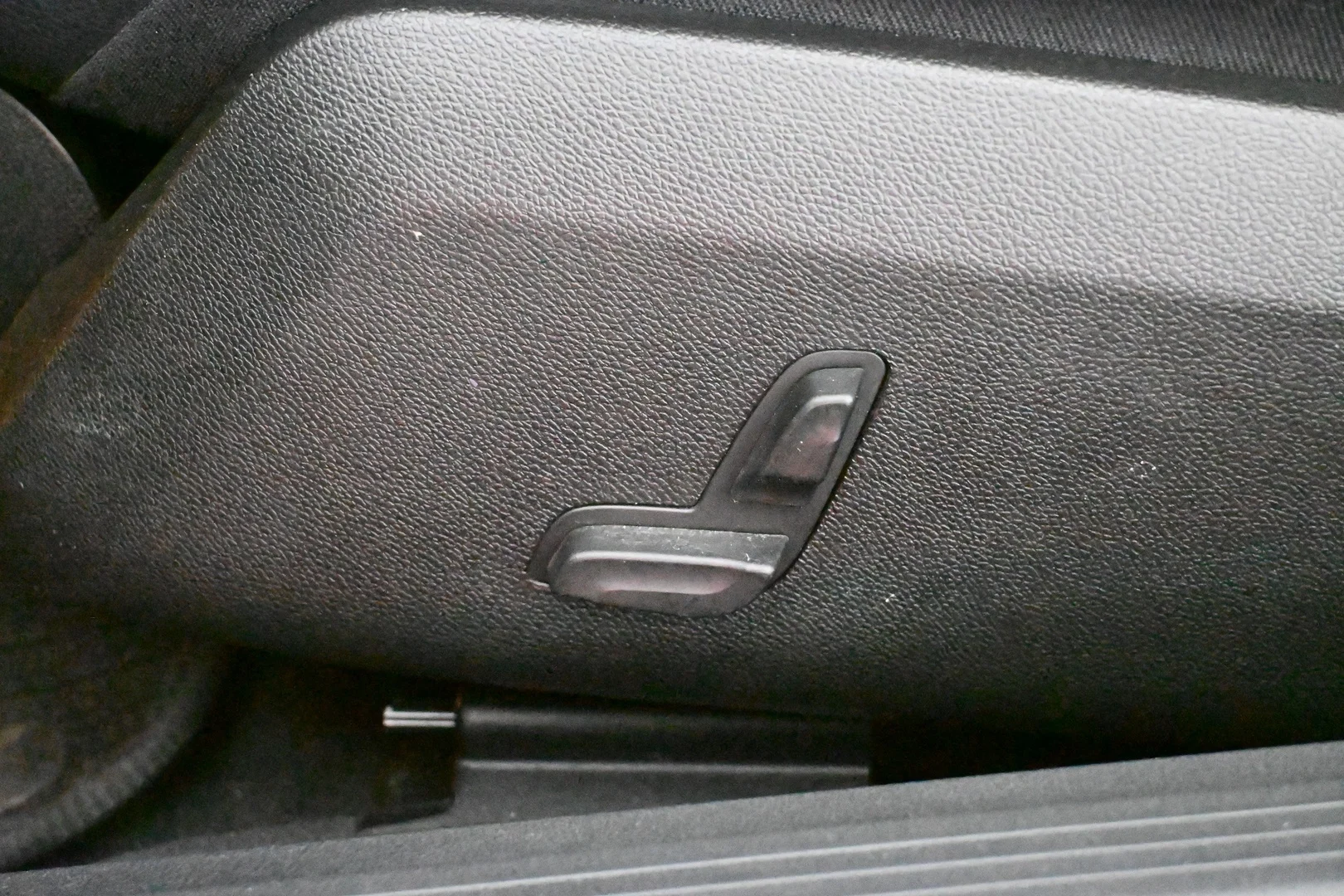 Car Image - 7i9HyxXVvzwwRkAMUDWyzu