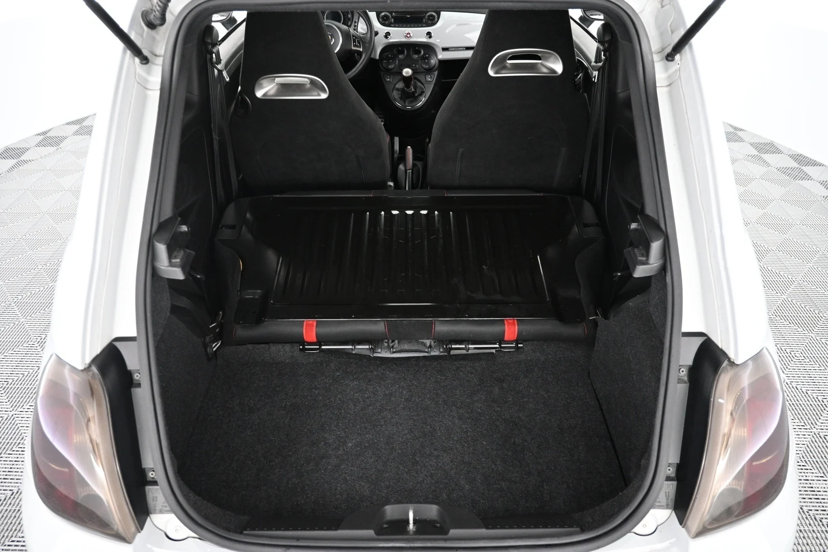 Car Image - 1heOReNjRfnzycN6M9mNVp