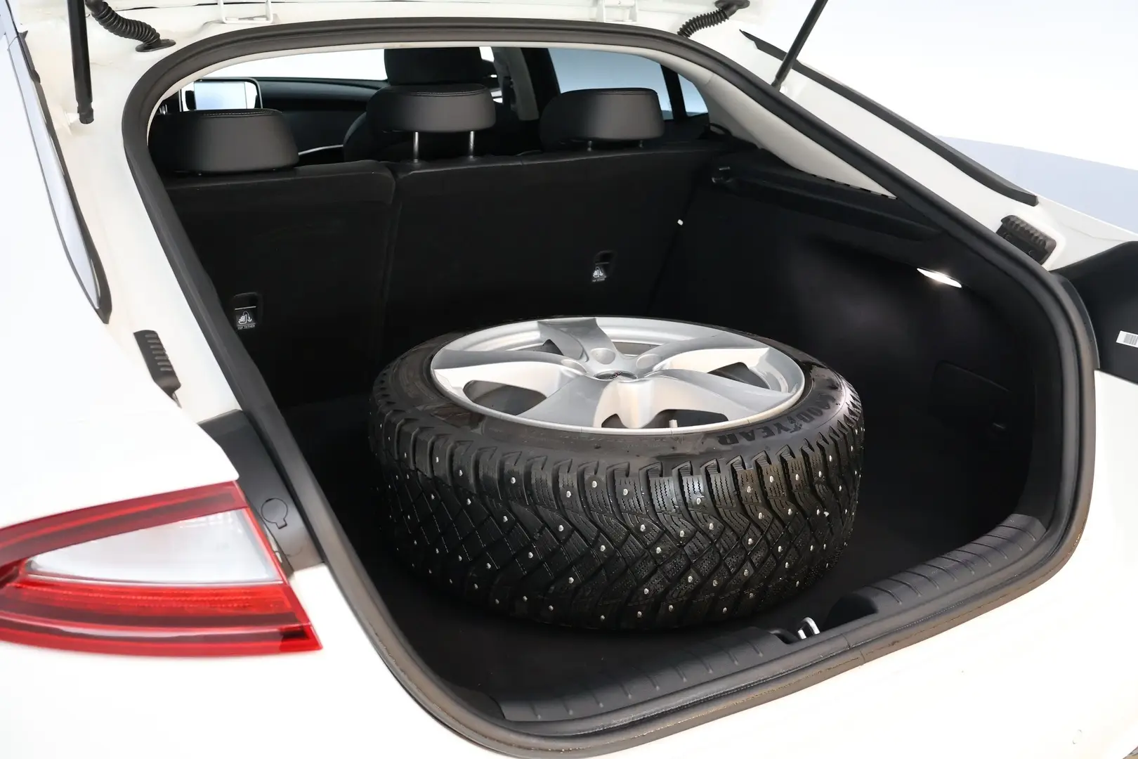Car Image - 3Nnq1lwnS3l5zAJZ5hVF5v