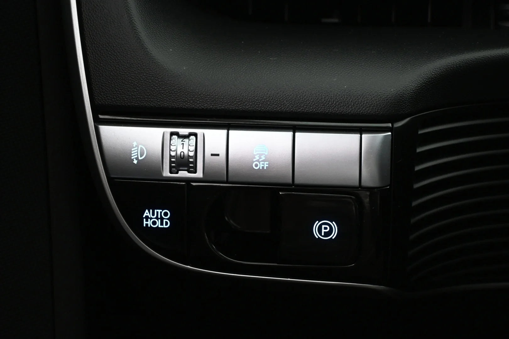 Car Image - 5s1vjrY1VX1Qn0njcSICu9