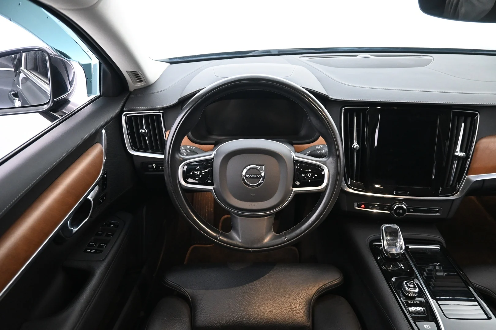 Car Image - 1bWFJSsWHvH8SDSR9EgXzx