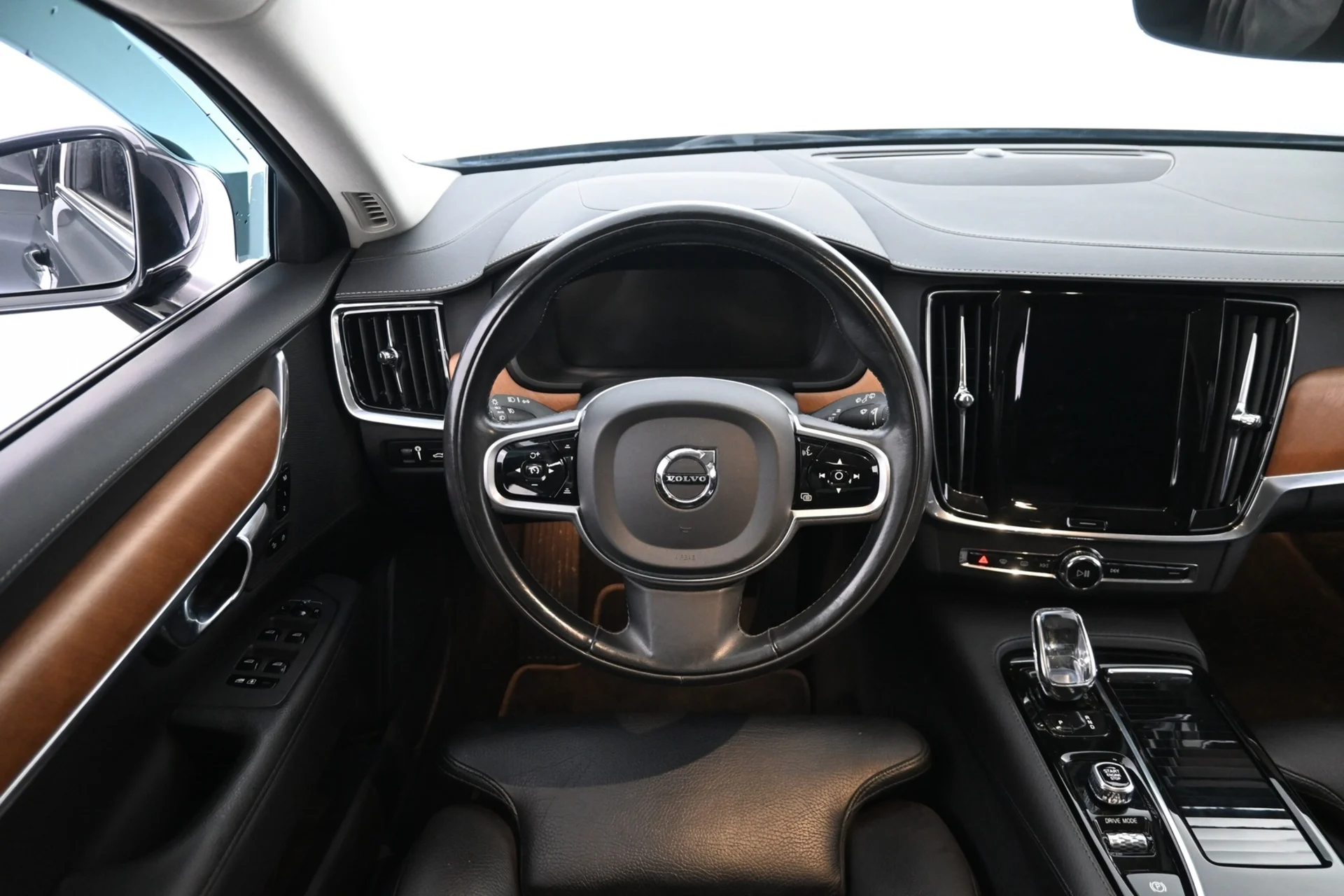 Car Image - 1bWFJSsWHvH8SDSR9EgXzx