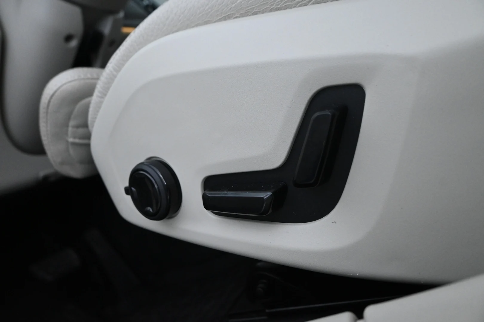 Car Image - 6iL4nPhr9tCnTl8vwLKTCo