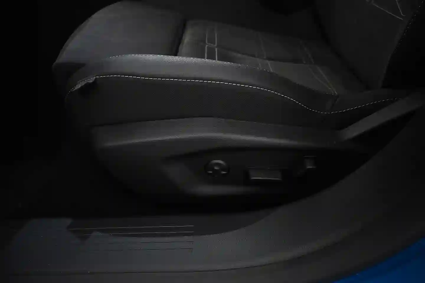 Car Image - 1oToeZyLjUUd4loOWztlb8