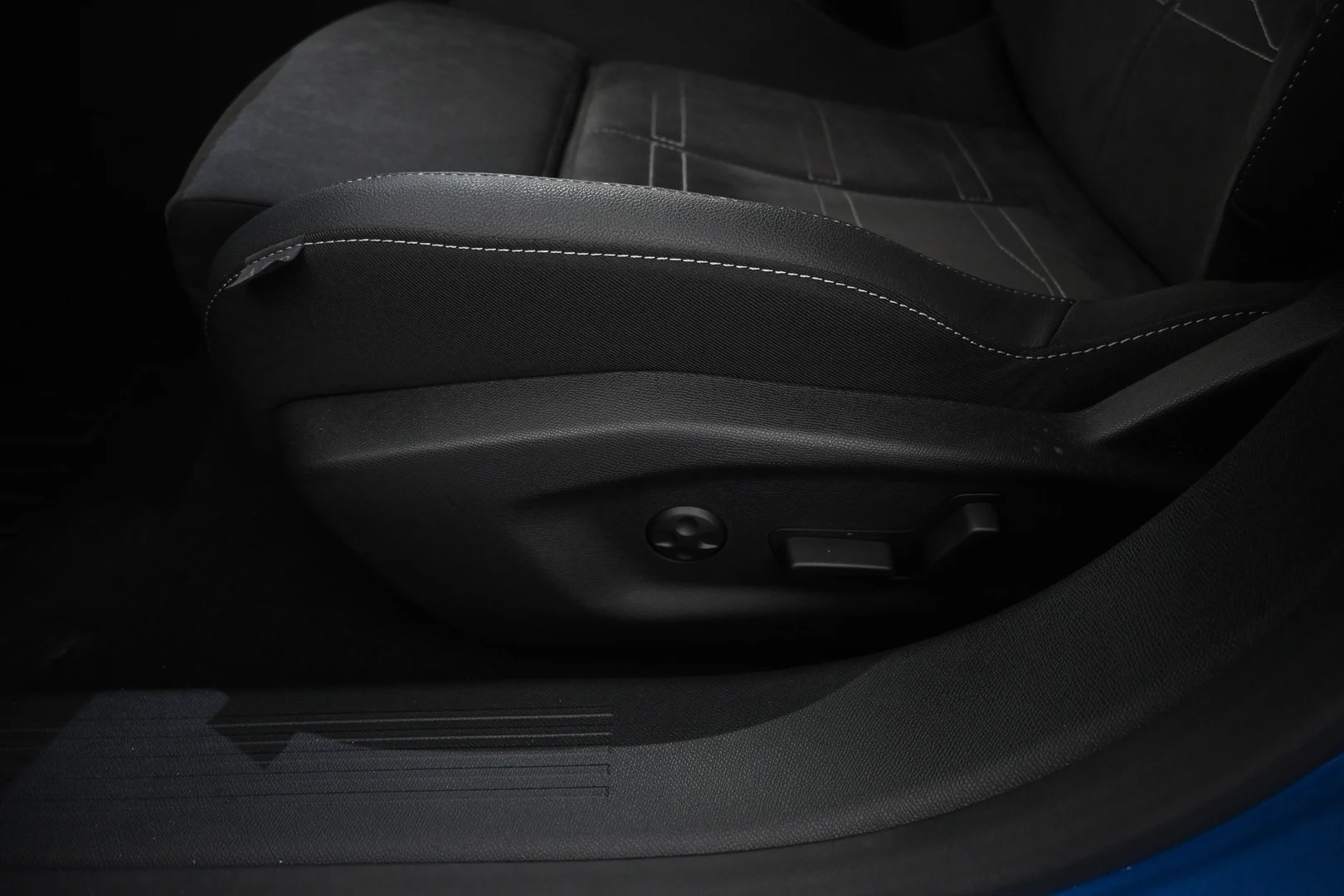 Car Image - 1oToeZyLjUUd4loOWztlb8