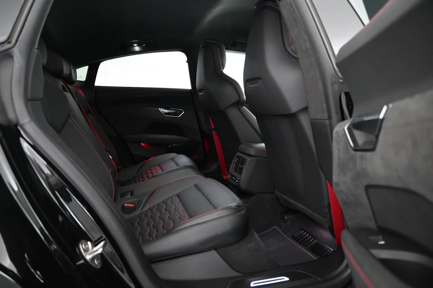 Car Image - vMeJ1yA2cWj3LTRYmD4cF