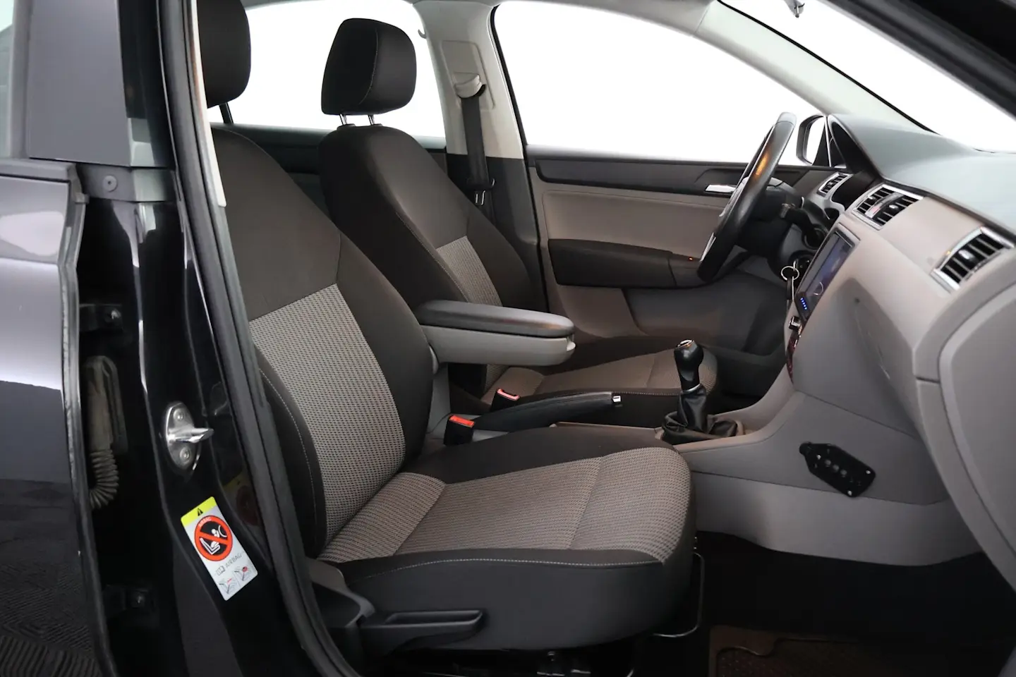 Car Image - 14LJBjdppavA5XptYf4ZUi