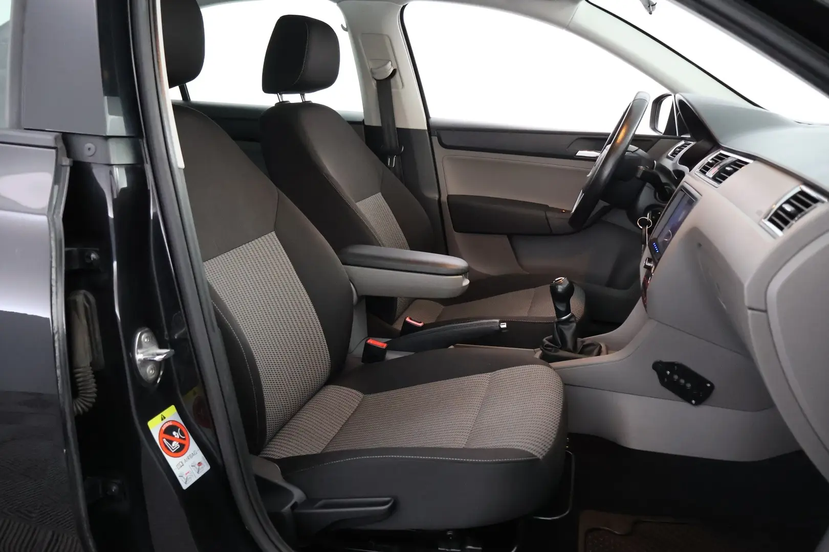 Car Image - 14LJBjdppavA5XptYf4ZUi