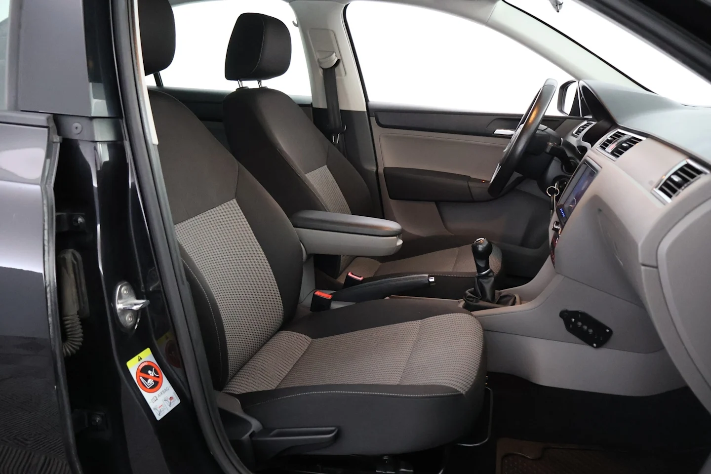 Car Image - 14LJBjdppavA5XptYf4ZUi