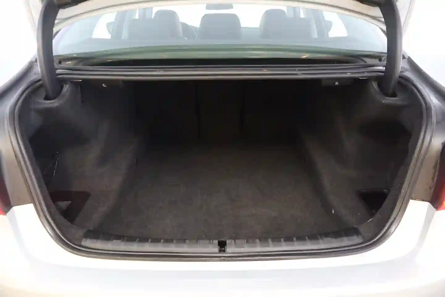 Car Image - 1nWlENejLu9se5XcZMLbml