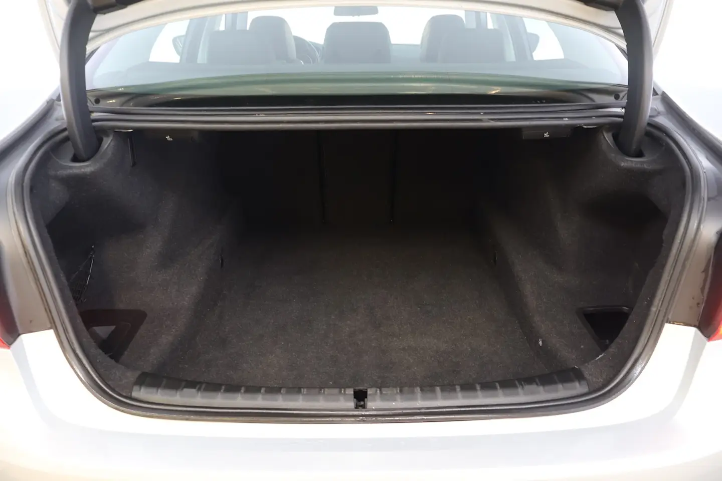 Car Image - 1nWlENejLu9se5XcZMLbml