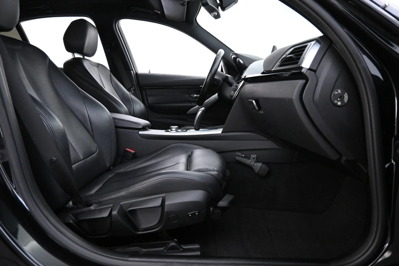Car Image - 39hLMPnR6pdJIWtNe0SeWb