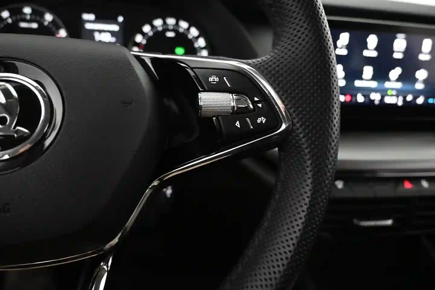 Car Image - ZvBF7LNEptzvqFN4ryolx