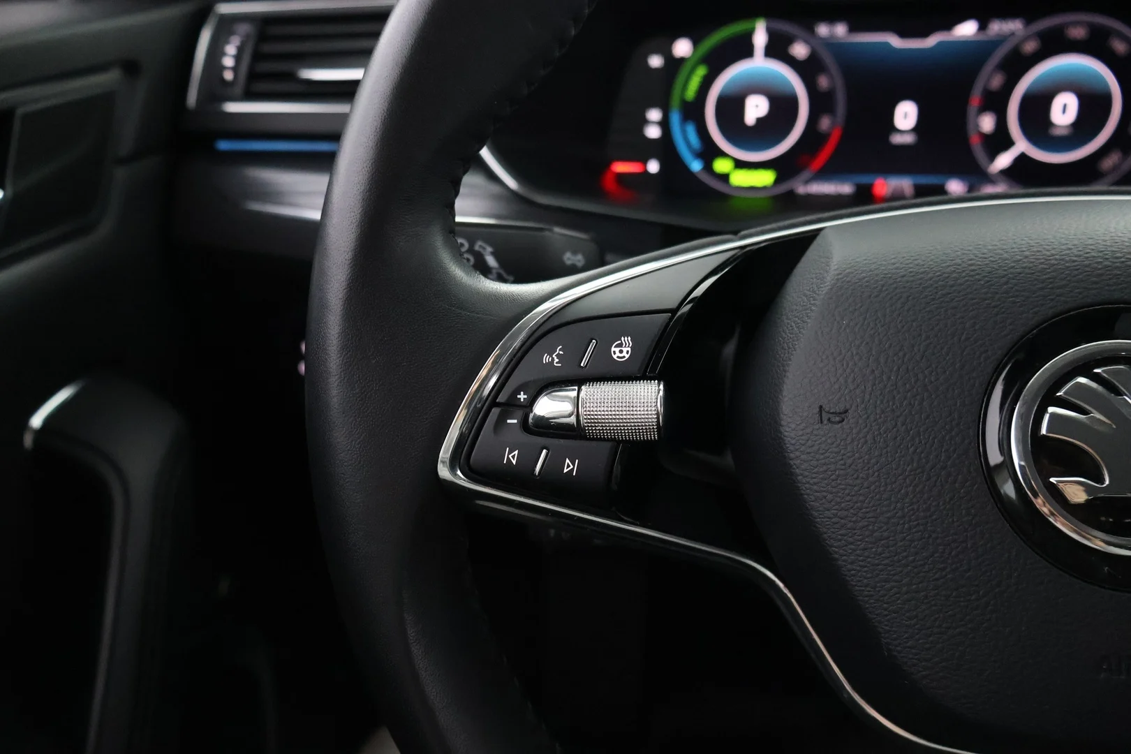Car Image - 2ou6lVeaO0w7kdNEaoz8jc