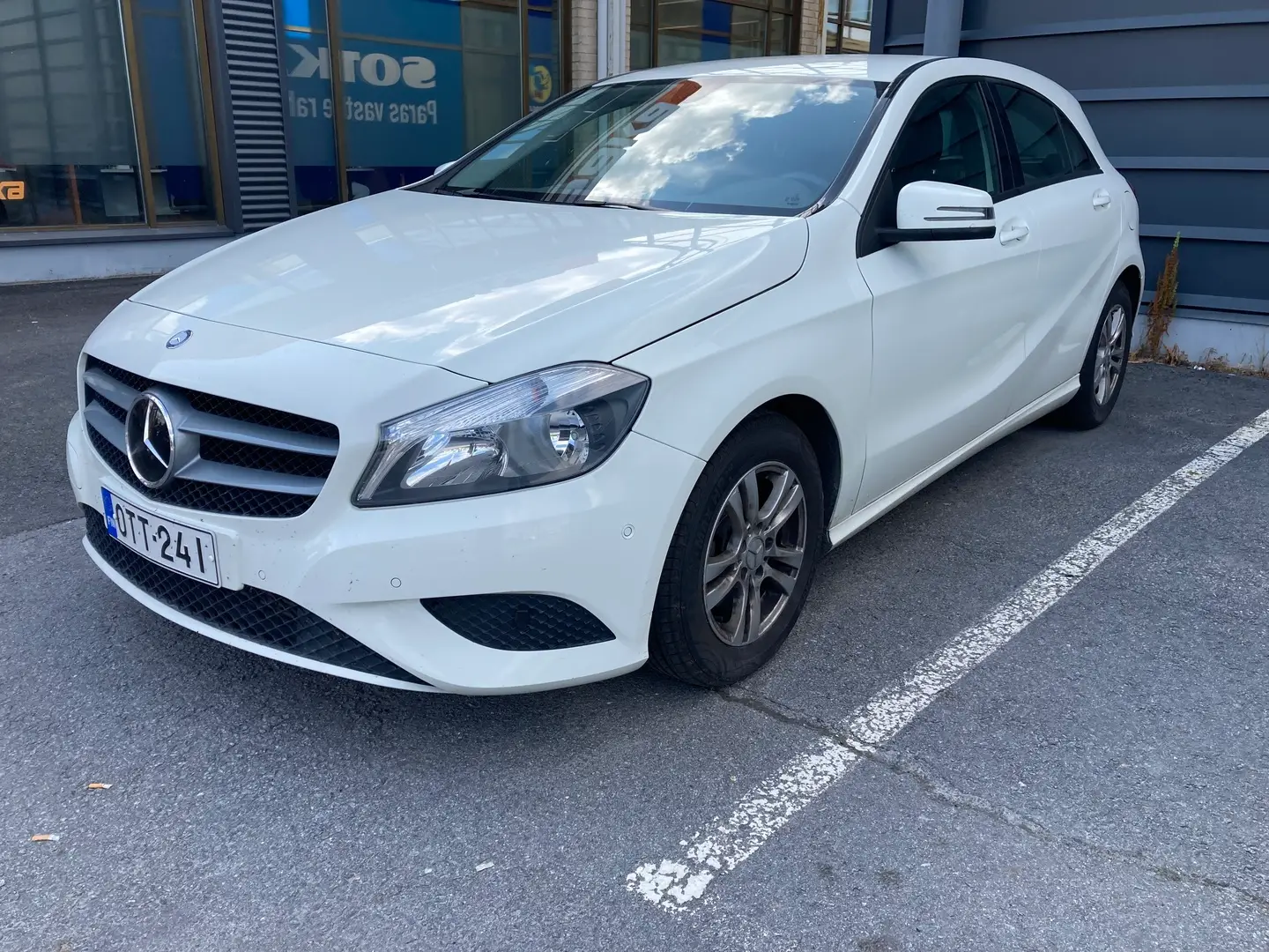 Car Image - 6sUW58ce6ZmVLdmC9N7XjK